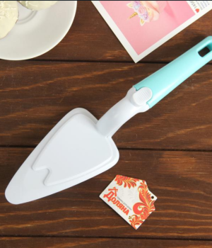 Cake server with Trigger